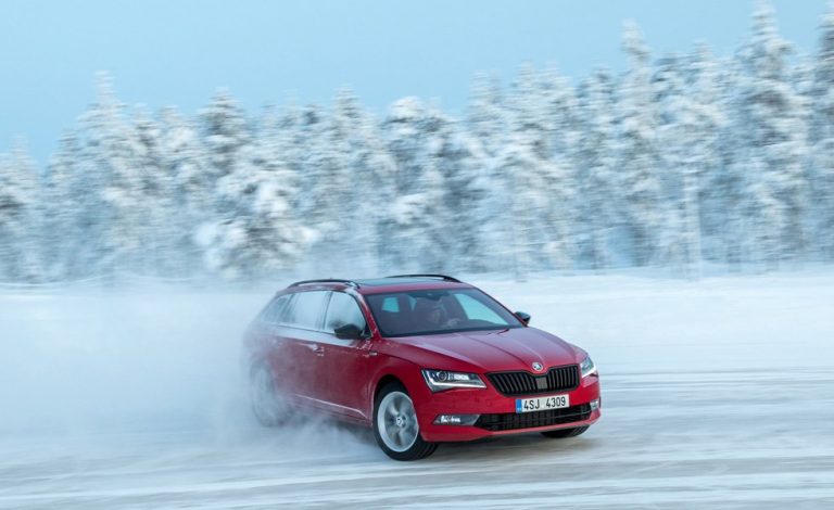 Probamos en la nieve la gama Skoda 4×4: todo bajo control