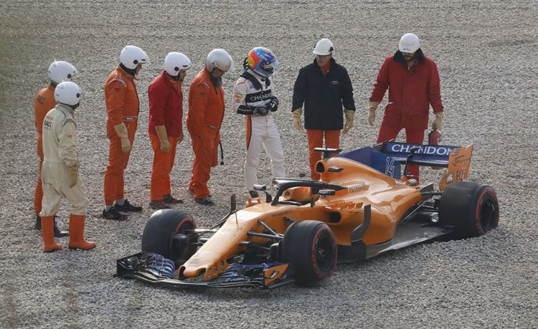 Ricciardo arranca con fuerza; Alonso se sale