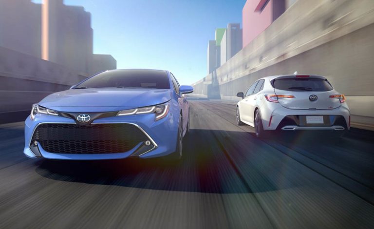 Toyota muestra su Corolla para EE.UU. y desvela el interior del Auris
