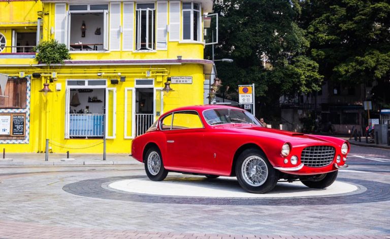 RM Sotheby's subasta este Ferrari 159 Inter carrozado por Ghia