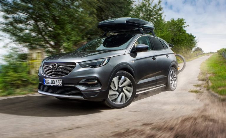 Opel Grandland X. Se presenta con prácticos accesorios
