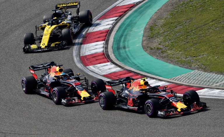 Daniel Ricciardo demuestra cómo se gana una carrera