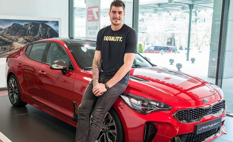 Juancho Hernangómez ya conduce su nuevo Kia Stinger