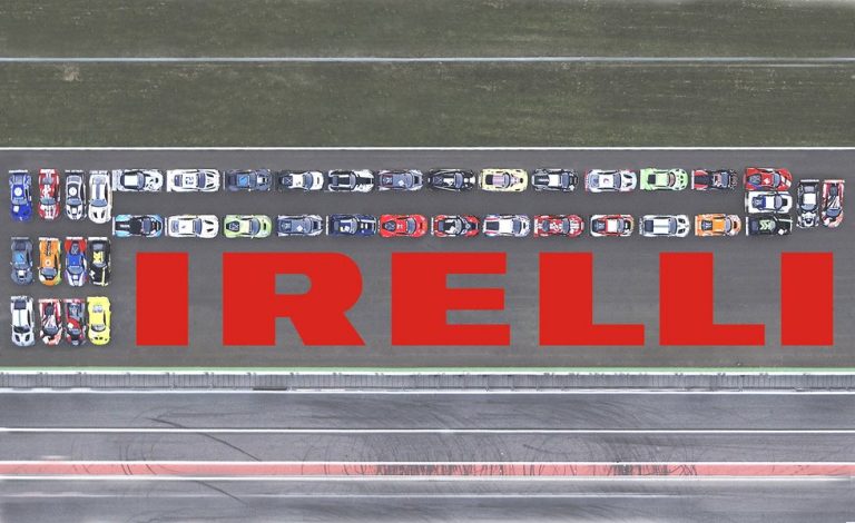 41 coches y 22.000 CV para crear el logo de Pirelli
