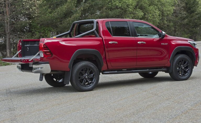 Toyota Hilux Invincible. Nueva versión especial desde 38.270 euros