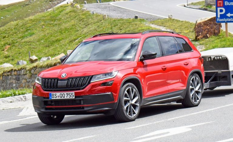 Skoda Kodiaq RS. Se pone a tono en los Alpes