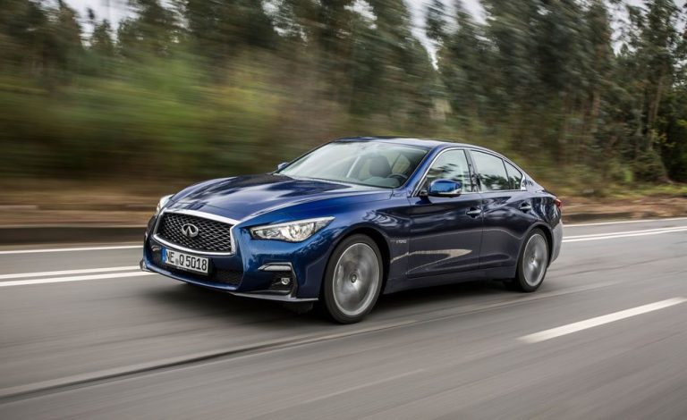 Conducimos el Infiniti Q50 híbrido. Eficiencia deportiva