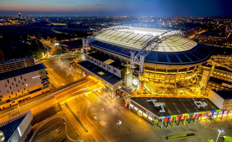 Baterías del Nissan Leaf ya iluminan el estadio del Ajax de Amsterdam