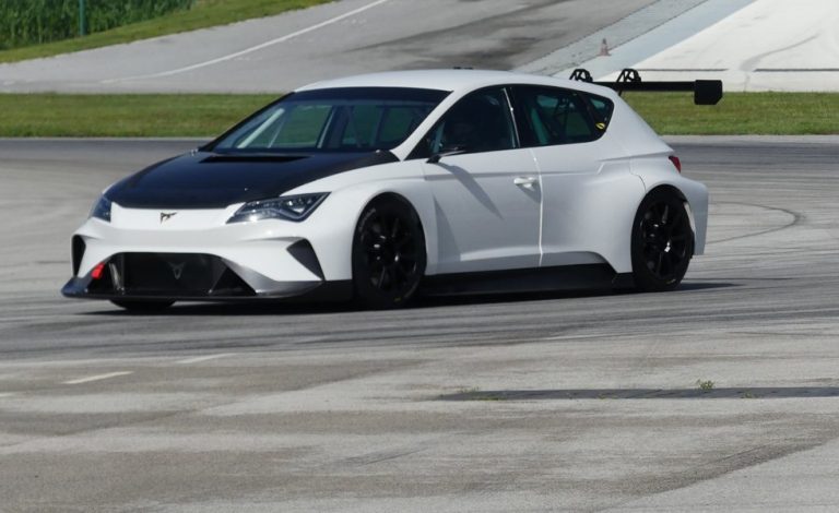 El Cupra e-Racer se deja ver en un circuito de Zagreb