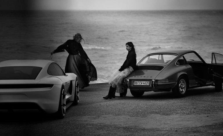 Porsche mira al objetivo del fotógrafo Peter Lindbergh