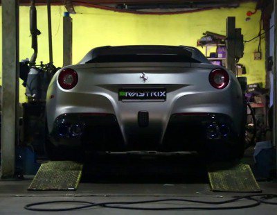 Ferrari F12 Berlinetta con escapes Armytrix
