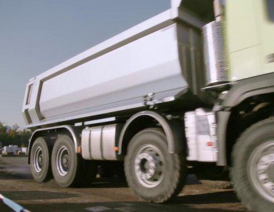 ¿Y si dejamos un camión Volvo a una niña de cuatro años?