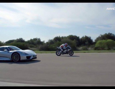 Porsche 918 Spyder VS Yamaha IZF R1