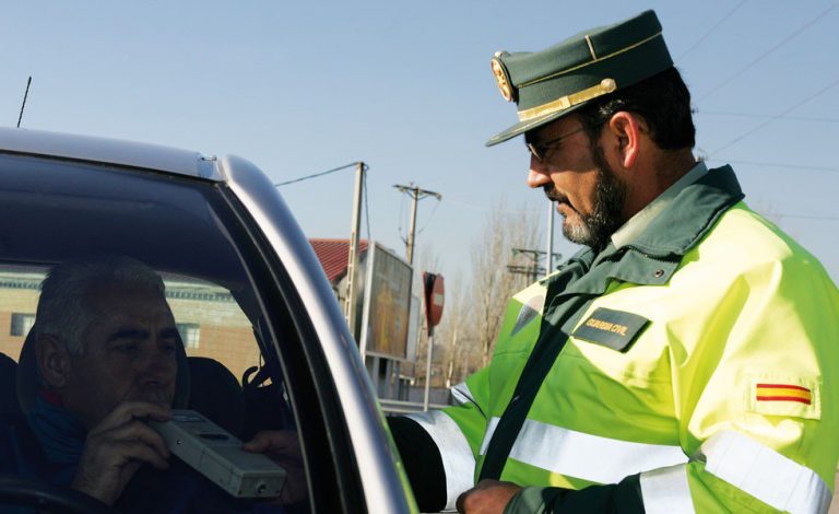 ¿Qué tasa de alcohol se aplica a un conductor profesional con un coche particular?