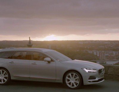 Volvo V90 en movimiento