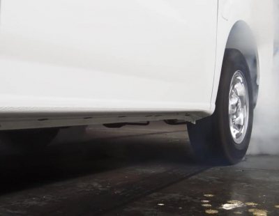 Gymkhana con una Nissan NV3500