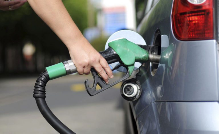 Consumo de un coche en 2 y 4 cilindros