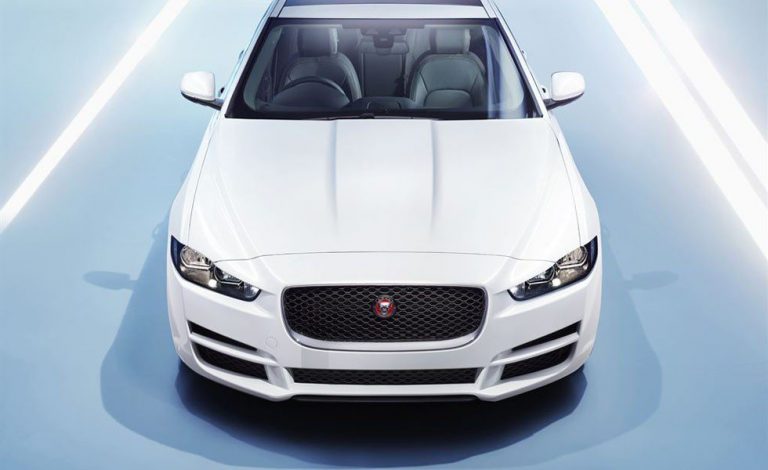 Airbag de peatones en Jaguar XE