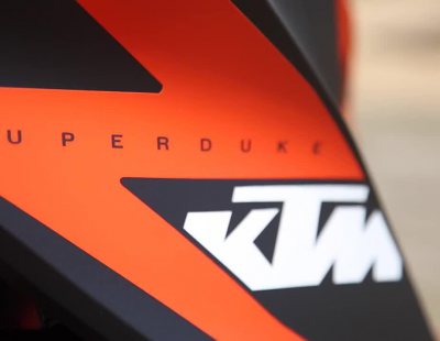 Ferrari LaFerrari vs KTM SuperDuke