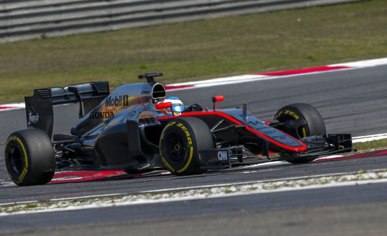 Alonso y McLaren. Todavía en el Q1 y doblados
