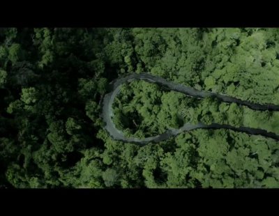 Lewis Hamilton pilota el Mercedes AMG GT R en el 'infierno verde'