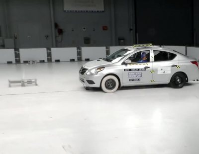 Crash test Nissan Tsuru vs Nissan Versa