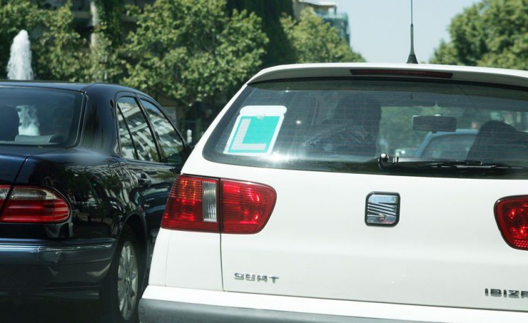 Sanción por no llevar visible la 'L'