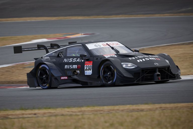 El Nissan Z GT500 se pone a punto en el circuito de Fuji Speedway