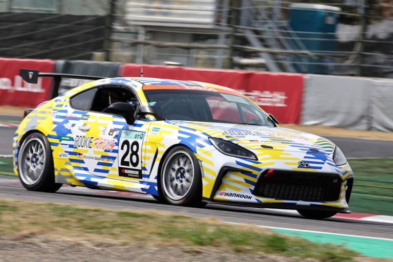 Combustibles alternativos queman estos Toyota Corolla y Toyota GR86 de competición