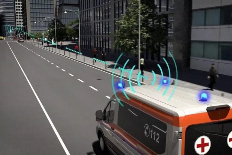 Una tecnología de Ford abre los semáforos para que pasen las ambulancias