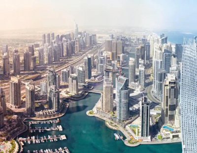 Retratan al Bentley Flying Spur desde lo más alto de la Cayan Tower en Dubai