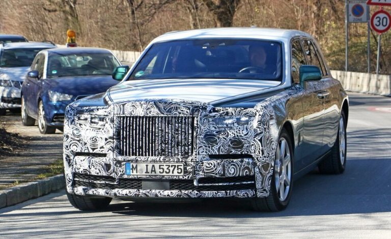 Rolls Royce cambia el Phantom, pero no se nota