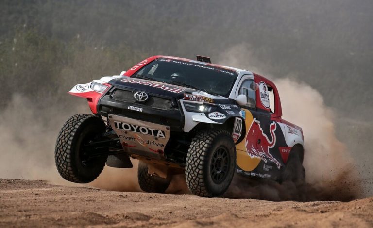 Nos subimos a los Toyota Hilux de Nasser Al-Attiyah e Isidre Esteve