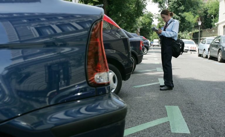 ¿Puedo aparcar en zona verde si tengo tarjeta de discapacitado?