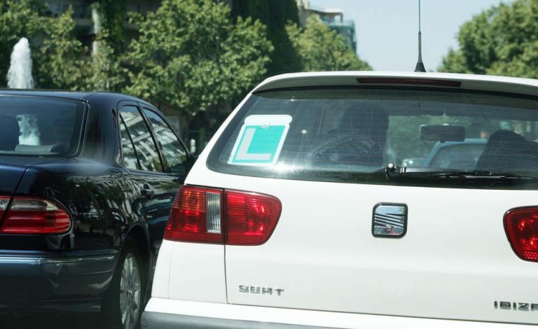 Límite de velocidad para conductores noveles