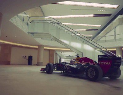 Carlos Sainz Jr. disfrutando en Dubai