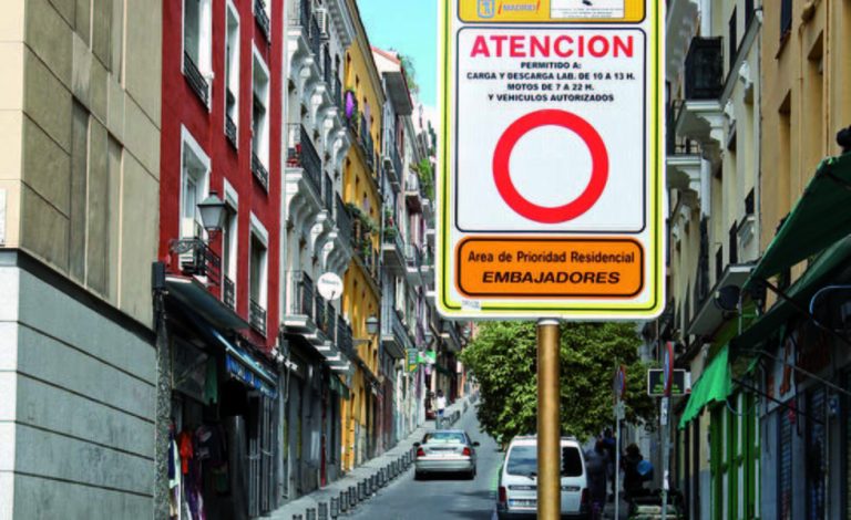 ¿Qué pasa si aparco en un hotel situado en una calle con circulación restringida y me llega la multa?