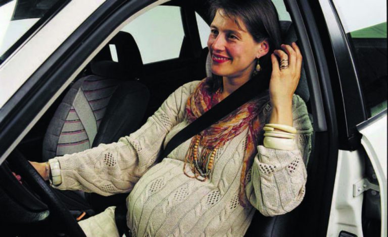 Uso del cinturón de seguridad durante el embarazo