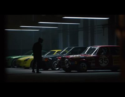 Lewis Hamilton cotillea el legendario AMG 300 SEL 6.8