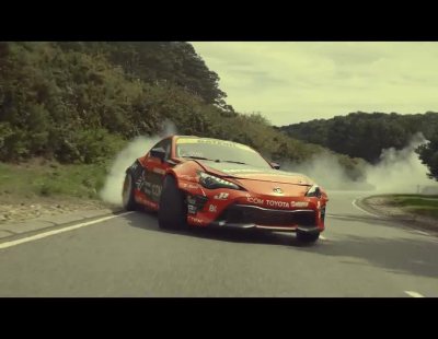 El Toyota GT86 más agresivo y dinámico se marca unos donuts