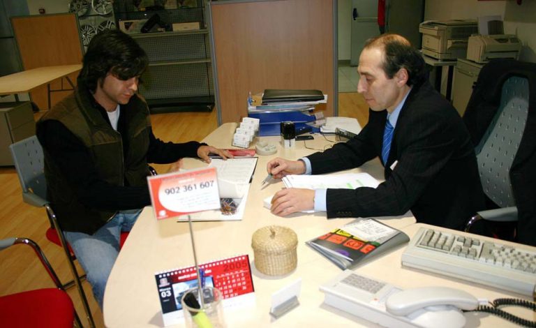 ¿Quién paga los impuestos cuando se vende un coche a un particular?