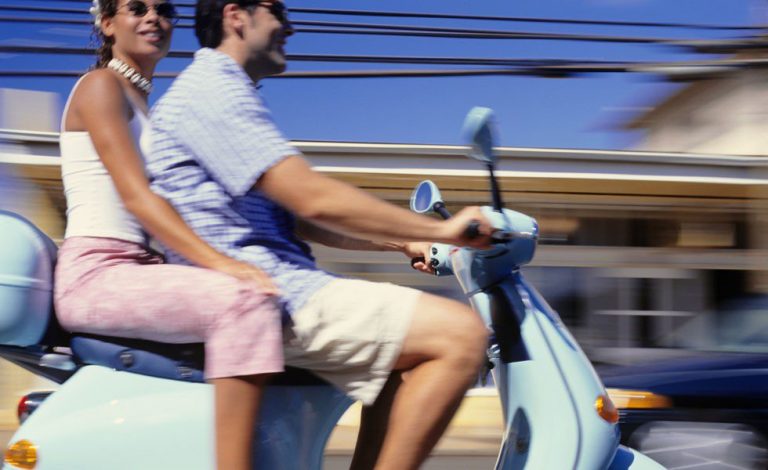 ¿Quién es responsable si el pasajero de una moto no lleva casco? ¿Quién es responsable si el pasajero de una moto no lleva casco?