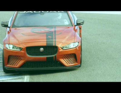 El Jaguar XE SV Project 8 se pasea por Laguna Seca