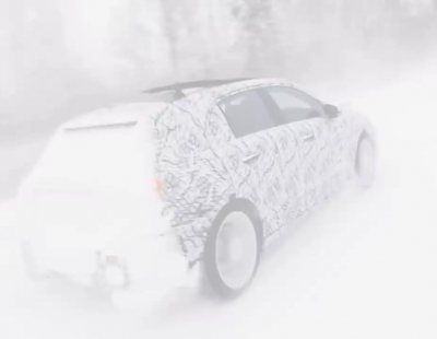 Nuevo Mercedes Clase A 2018 rodando en la nieve