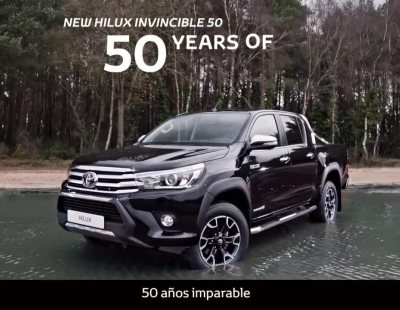 El pick-up Toyota Hilux Invincible 50 Chrome cumple 50 años de aventuras