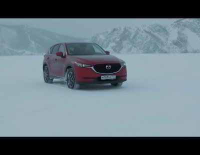 El Mazda CX-5 demuestra su capacidad off road cruzando el lago Baikal helado