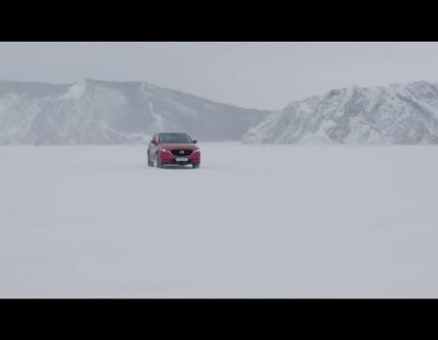 Un Mazda CX-5 es el primero en atravesar el gélido lago Baikal, el más grande del mundo