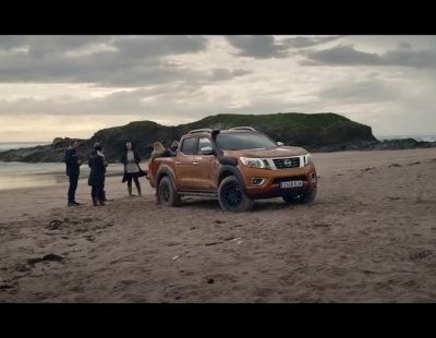 El Nissan Navara ayuda a limpiar las playas en el Día Mundial de los Océanos