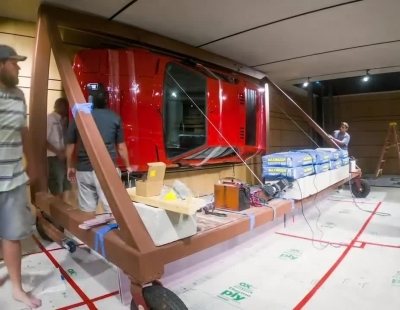 ¿Se te ocurre algo mejor para decorar tu pared que un BMW M1?