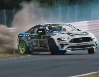 El piloto de Formula Drift Vaughn Gittin Jr. se pasea por Nürburgring en su Ford Mustang